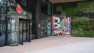 TBS Education Barcelona campus entrance