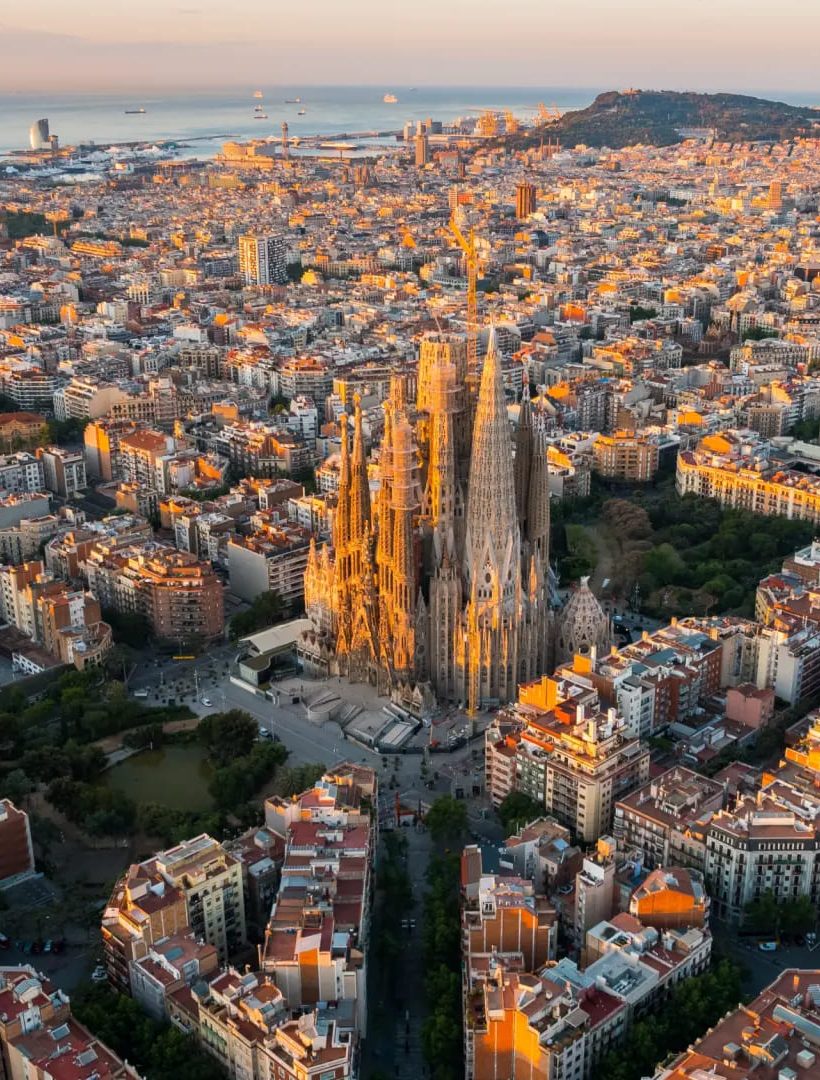 panoramic view of Barcelona. We can see the layout of the Eixample