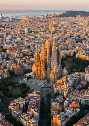 panoramic view of Barcelona. We can see the layout of the Eixample